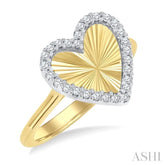1/6 Ctw Fluted Texture Heart Shape Round Cut Diamond Fashion Ring in 10K Yellow and White Gold