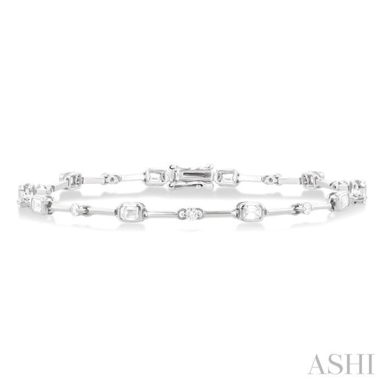 1 1/3 Ctw Bezel Set Emerald and Round Cut Diamond Bar Link Bracelet in 14K White Gold 1 1/3 Ctw Bezel Set Emerald and Round Cut Diamond Bar Link Bracelet in 14K White Gold