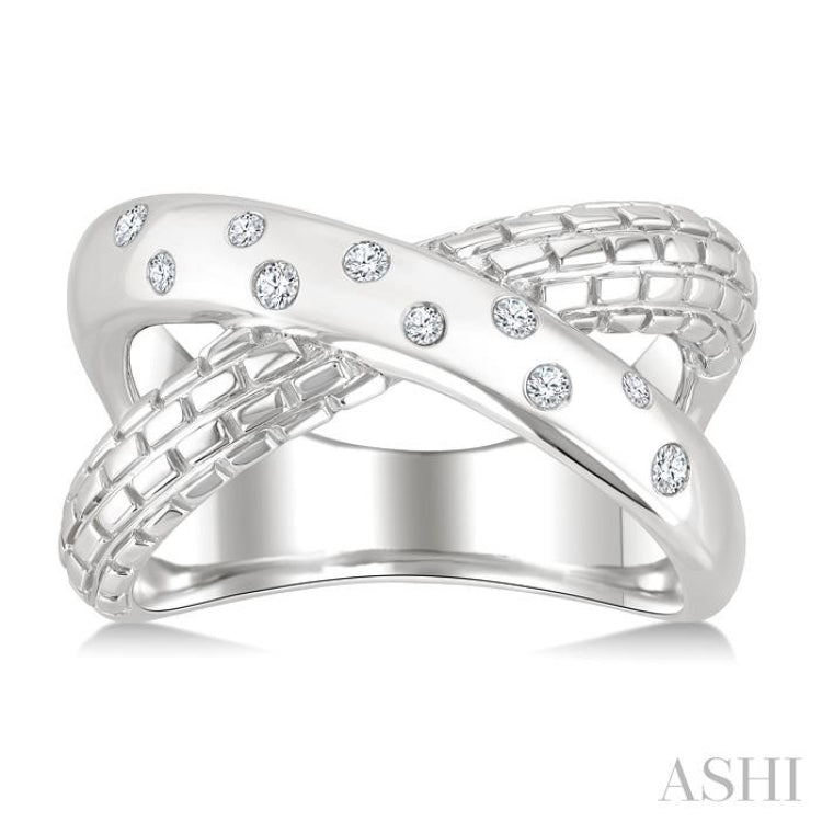 1/10 Ctw Split Criss-Cross Single Cut Diamond Fashion Ring in Sterling Silver 1/10 Ctw Split Criss-Cross Single Cut Diamond Fashion Ring in Sterling Silver