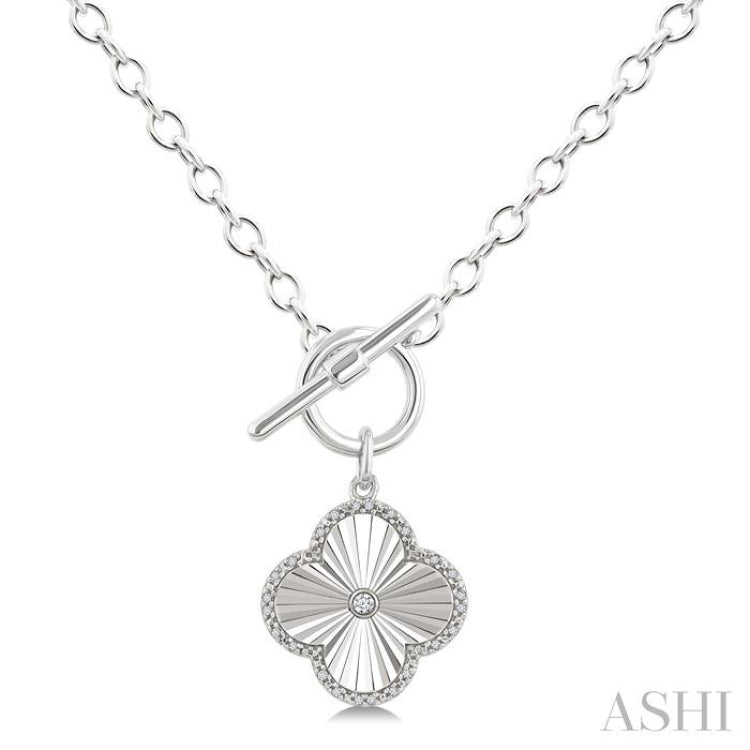 1/10 Ctw Clover Fluted Toggle Round Cut Diamond Fashion Necklace in Sterling Silver 1/10 Ctw Clover Fluted Toggle Round Cut Diamond Fashion Necklace in Sterling Silver