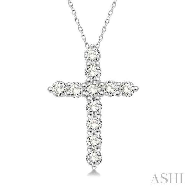 1/4 Ctw Round Cut Diamond Cross Pendant With Chain in 14K White Gold 1/4 Ctw Round Cut Diamond Cross Pendant With Chain in 14K White Gold