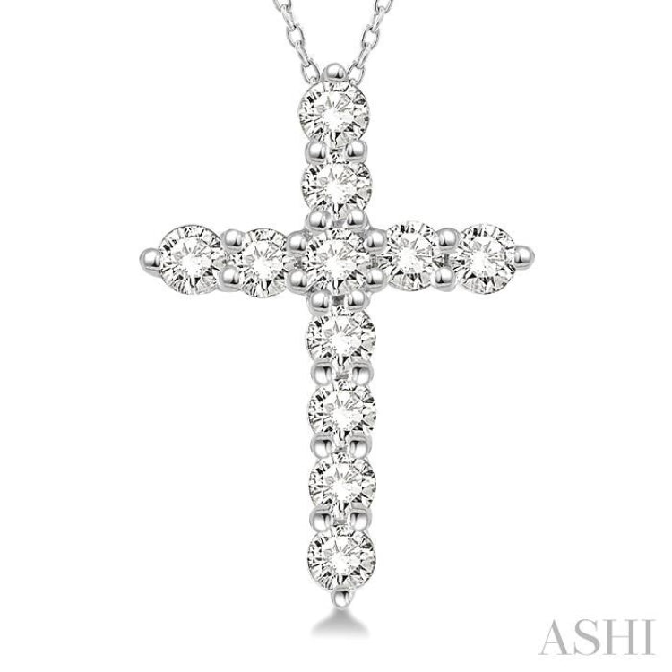 1/4 Ctw Round Cut Diamond Cross Pendant With Chain in 14K White Gold 1/4 Ctw Round Cut Diamond Cross Pendant With Chain in 14K White Gold