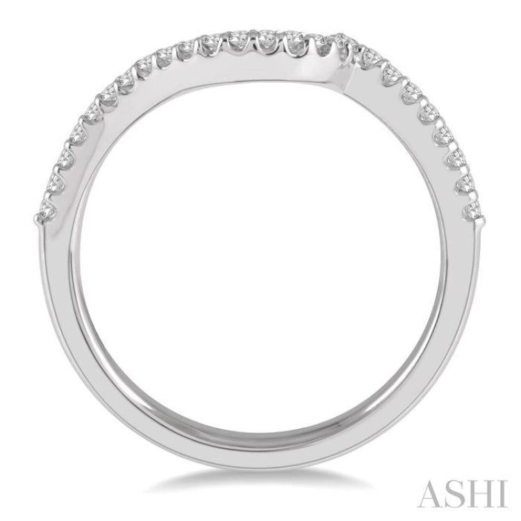 1/6 ctw Crescent Shape Round Cut Diamond Wedding Band in 14K White Gold 1/6 ctw Crescent Shape Round Cut Diamond Wedding Band in 14K White Gold
