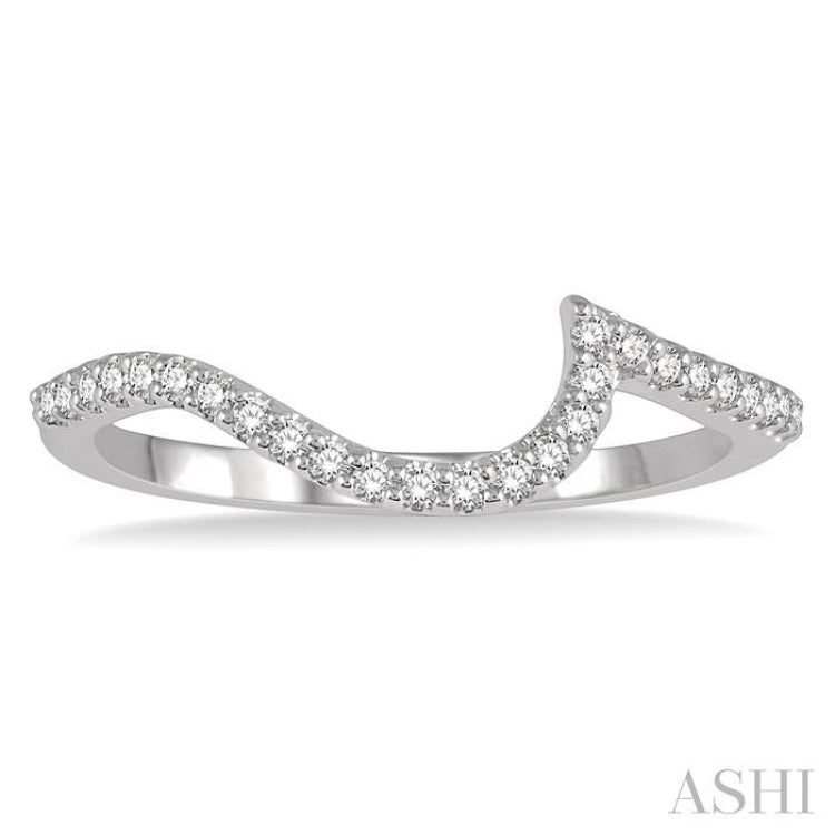 1/6 Ctw Crescent Shape Center Round Cut Diamond Wedding Band in 14K White Gold 1/6 Ctw Crescent Shape Center Round Cut Diamond Wedding Band in 14K White Gold