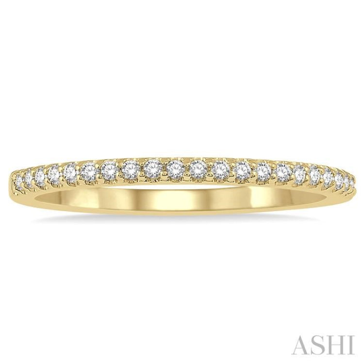 1/6 Ctw Round Cut Diamond Wedding Band in 14K Yellow Gold 1/6 Ctw Round Cut Diamond Wedding Band in 14K Yellow Gold