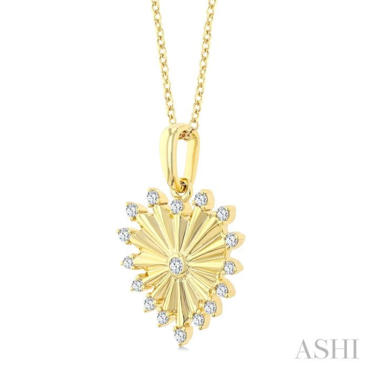 1/5 Ctw Round Cut Diamond Heart Fluted Fashion Pendant With Chain in 10K Yellow Gold 1/5 Ctw Round Cut Diamond Heart Fluted Fashion Pendant With Chain in 10K Yellow Gold