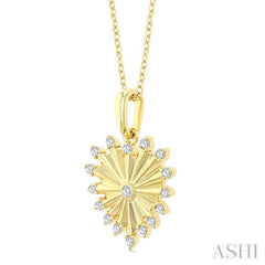 1/5 Ctw Round Cut Diamond Heart Fluted Fashion Pendant With Chain in 10K Yellow Gold 1/5 Ctw Round Cut Diamond Heart Fluted Fashion Pendant With Chain in 10K Yellow Gold