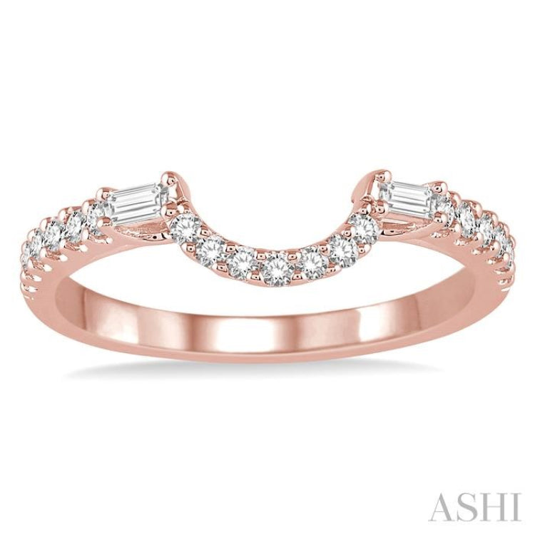 1/3 Ctw Crescent Shape Center Diamond Wedding Band in 14K Rose Gold 1/3 Ctw Crescent Shape Center Diamond Wedding Band in 14K Rose Gold