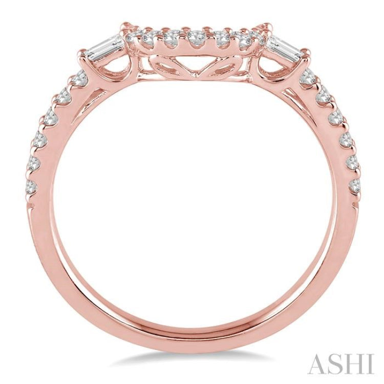 1/3 Ctw Crescent Shape Center Diamond Wedding Band in 14K Rose Gold 1/3 Ctw Crescent Shape Center Diamond Wedding Band in 14K Rose Gold