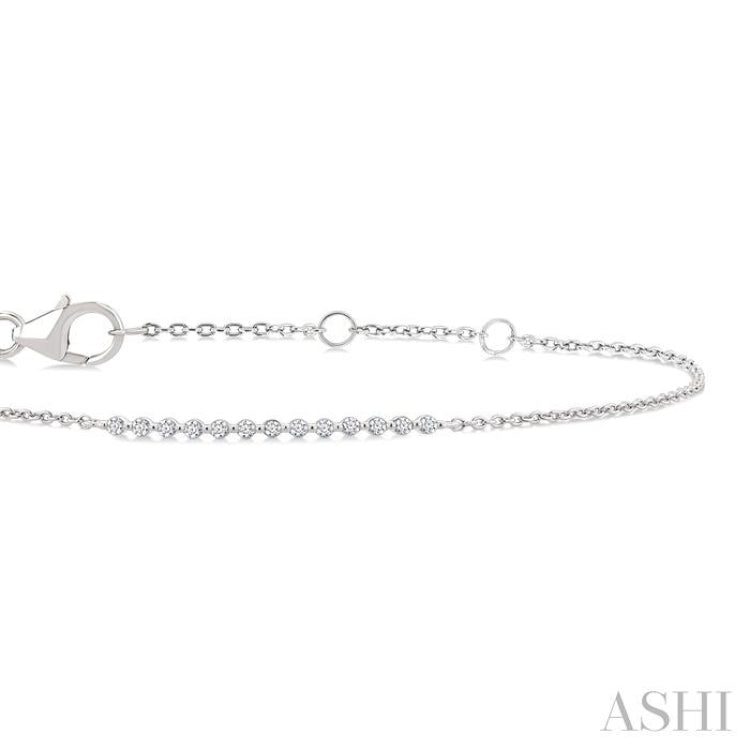 1/10 Ctw Single Cut Diamond Fashion Bracelet in Sterling Silver 1/10 Ctw Single Cut Diamond Fashion Bracelet in Sterling Silver