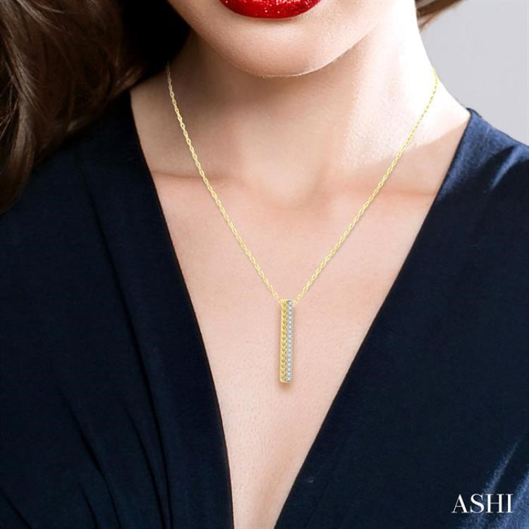 1/6 Ctw Pyramid Round Cut Diamond Bar Pendant With Chain in 14K Yellow Gold 1/6 Ctw Pyramid Round Cut Diamond Bar Pendant With Chain in 14K Yellow Gold