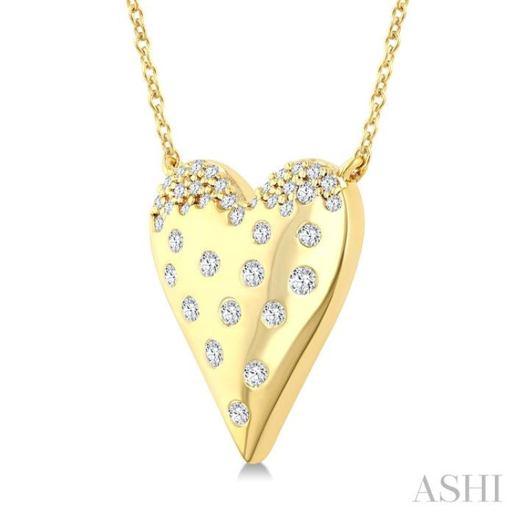 1/5 Ctw Round Cut Diamond Heart Mosaic Pendant With Chain in 10K Yellow Gold 1/5 Ctw Round Cut Diamond Heart Mosaic Pendant With Chain in 10K Yellow Gold
