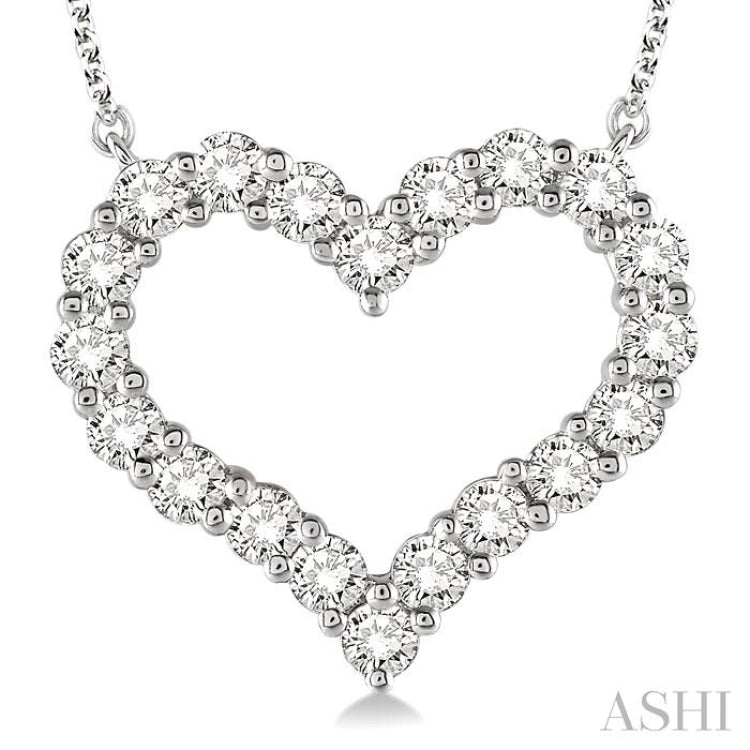 1 Ctw Round Cut Diamond Heart Pendant With Chain in 14K White Gold 1 Ctw Round Cut Diamond Heart Pendant With Chain in 14K White Gold