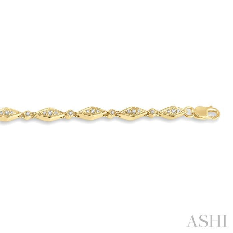 1/3 Ctw Round Cut Diamond Shape Fashion Bracelet in 10K Yellow Gold 1/3 Ctw Round Cut Diamond Shape Fashion Bracelet in 10K Yellow Gold