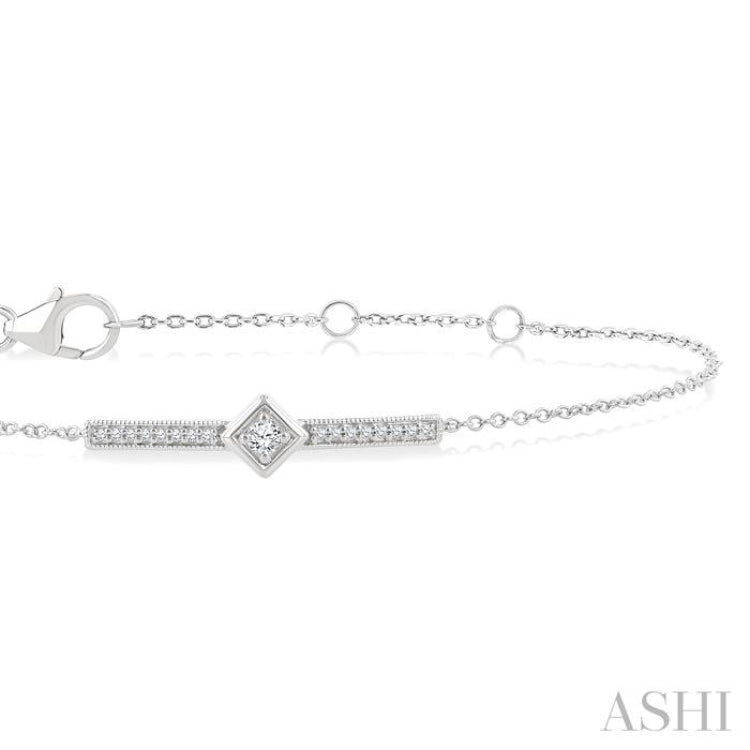 1/10 Ctw Round Cut Diamond Horizontal Bar Fashion Chain Bracelet in 10K White Gold 1/10 Ctw Round Cut Diamond Horizontal Bar Fashion Chain Bracelet in 10K White Gold