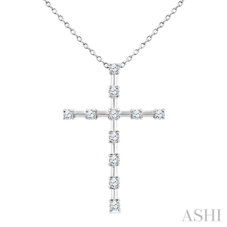 1/4 Ctw Round Cut Diamond Cross Pendant With Chain in 10K White Gold 1/4 Ctw Round Cut Diamond Cross Pendant With Chain in 10K White Gold