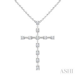 1/4 Ctw Round Cut Diamond Cross Pendant With Chain in 10K White Gold 1/4 Ctw Round Cut Diamond Cross Pendant With Chain in 10K White Gold