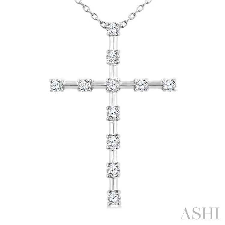 1/4 Ctw Round Cut Diamond Cross Pendant With Chain in 10K White Gold 1/4 Ctw Round Cut Diamond Cross Pendant With Chain in 10K White Gold