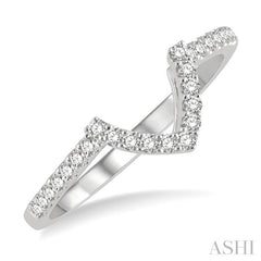 1/5 ctw Chevron Center Round Cut Diamond Wedding Band in 14K White Gold 1/5 ctw Chevron Center Round Cut Diamond Wedding Band in 14K White Gold