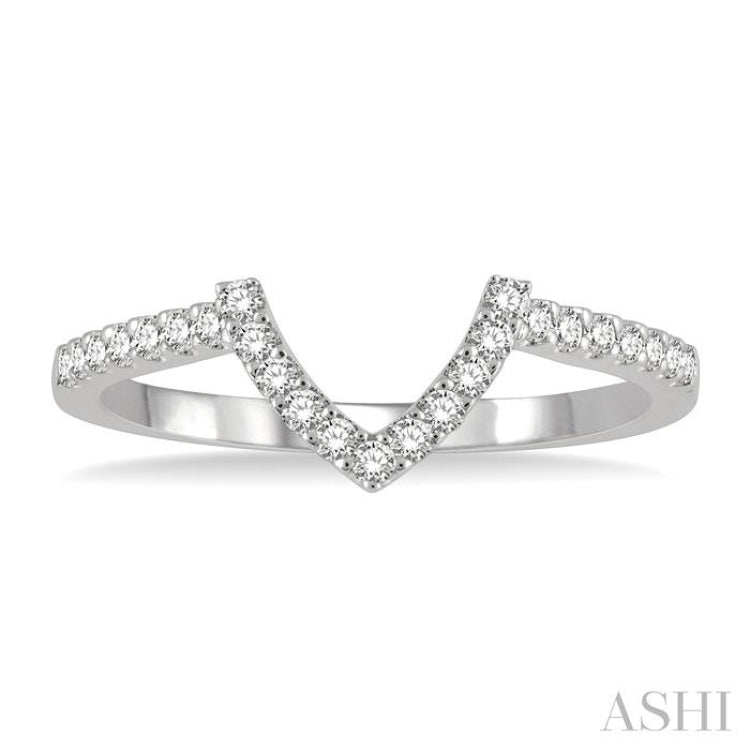 1/5 ctw Chevron Center Round Cut Diamond Wedding Band in 14K White Gold 1/5 ctw Chevron Center Round Cut Diamond Wedding Band in 14K White Gold