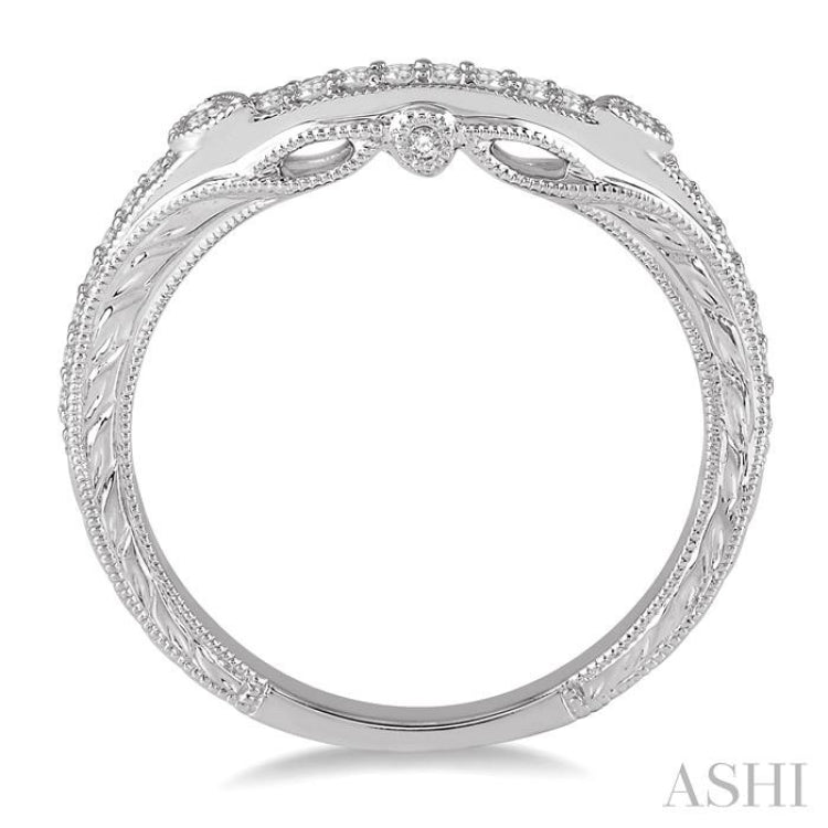 1/6 ctw Round Diamond Wedding Band with Vintage Detailing in 14K White Gold 1/6 ctw Round Diamond Wedding Band with Vintage Detailing in 14K White Gold