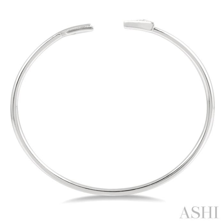 1/20 Ctw Circular Open Arrow Round Cut Diamond Cuff Bangle in Sterling Silver 1/20 Ctw Circular Open Arrow Round Cut Diamond Cuff Bangle in Sterling Silver