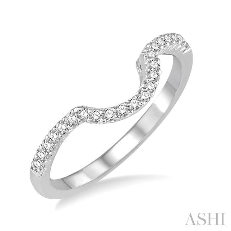 1/8 Ctw Curved Center Round Cut Diamond Wedding Band in 14K White Gold 1/8 Ctw Curved Center Round Cut Diamond Wedding Band in 14K White Gold