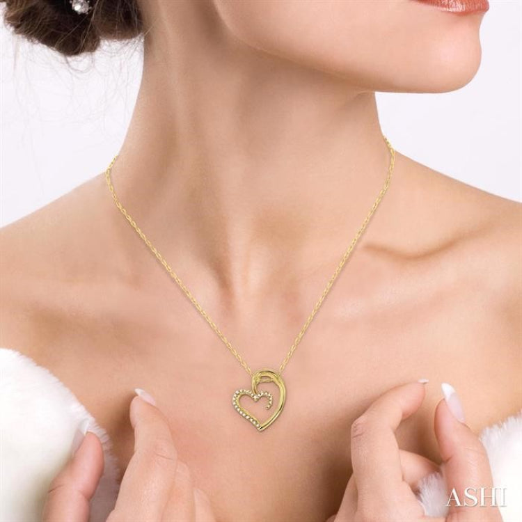 1/10 Ctw Round Cut Diamond Heart Shape Pendant in 14K Yellow Gold with Chain 1/10 Ctw Round Cut Diamond Heart Shape Pendant in 14K Yellow Gold with Chain