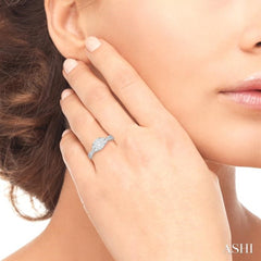 3/4 Ctw Crossed Split Shank Lovebright Diamond Cluster Ring in 14K White Gold 3/4 Ctw Crossed Split Shank Lovebright Diamond Cluster Ring in 14K White Gold