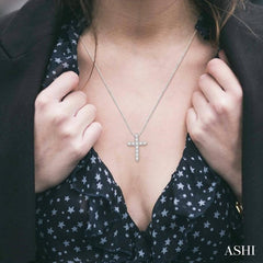3/4 Ctw Round Cut Diamond Cross Pendant in 14K White Gold with Chain 3/4 Ctw Round Cut Diamond Cross Pendant in 14K White Gold with Chain