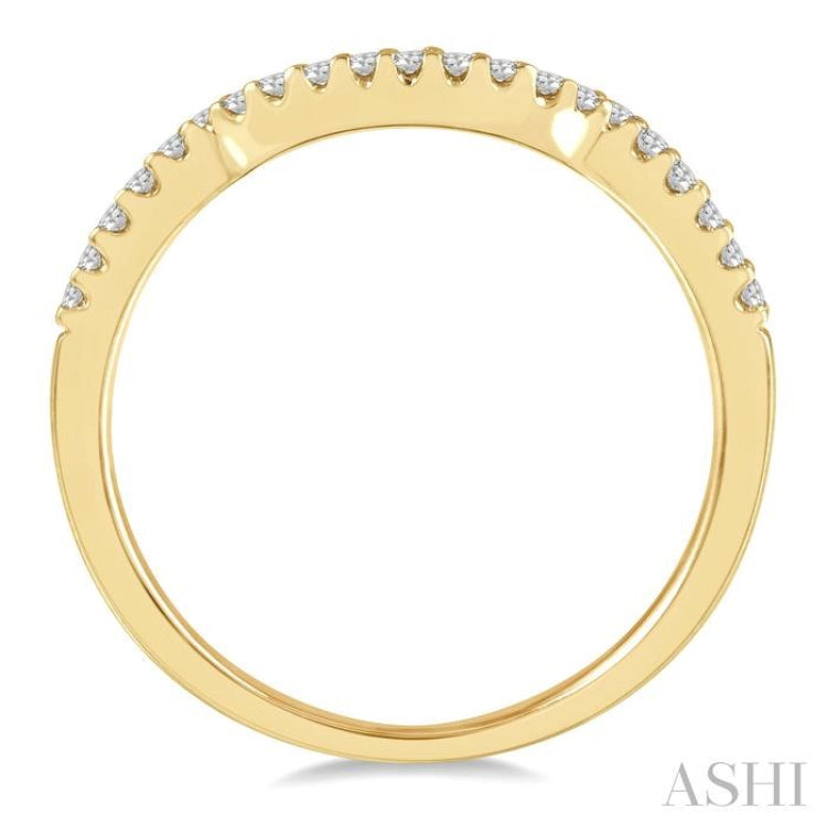 1/6 Ctw Cradle Center Round Cut Diamond Wedding Band in 14K Yellow Gold 1/6 Ctw Cradle Center Round Cut Diamond Wedding Band in 14K Yellow Gold