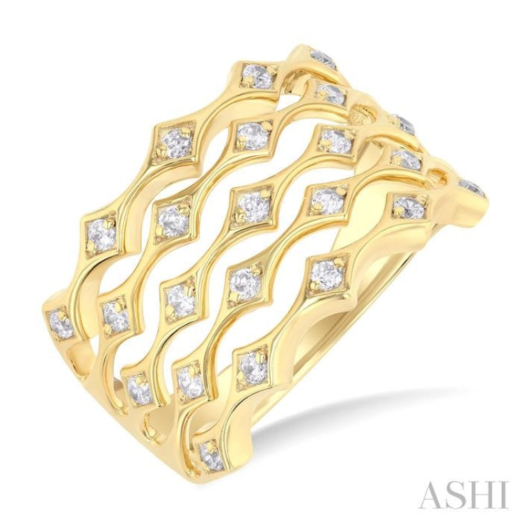 1/3 Ctw 5-Row Kite-Shaped Link Round Cut Diamond Wide Fashion Band in 14K Yellow Gold 1/3 Ctw 5-Row Kite-Shaped Link Round Cut Diamond Wide Fashion Band in 14K Yellow Gold