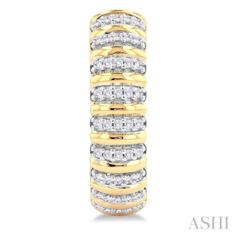 1/4 Ctw Ribbed Round Cut Diamond Half Hoop Earring in 14K Yellow Gold 1/4 Ctw Ribbed Round Cut Diamond Half Hoop Earring in 14K Yellow Gold