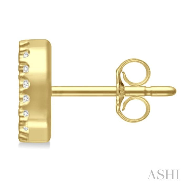 1/10 Ctw Initial 'D' Round Cut Diamond Earrings in 10K Yellow Gold 1/10 Ctw Initial 'D' Round Cut Diamond Earrings in 10K Yellow Gold