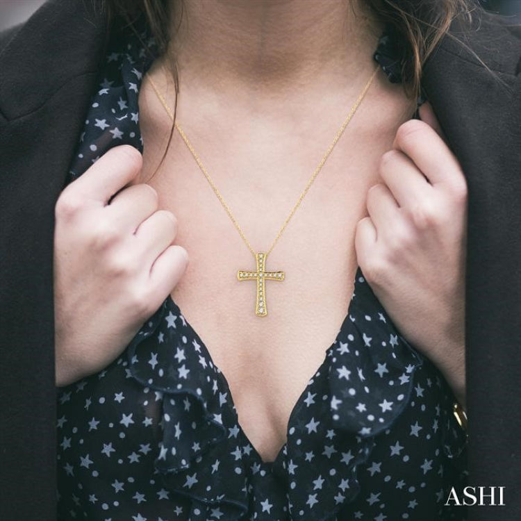 1/6 Ctw Round Cut Diamond Cross Pendant in 14K Yellow Gold with Chain 1/6 Ctw Round Cut Diamond Cross Pendant in 14K Yellow Gold with Chain