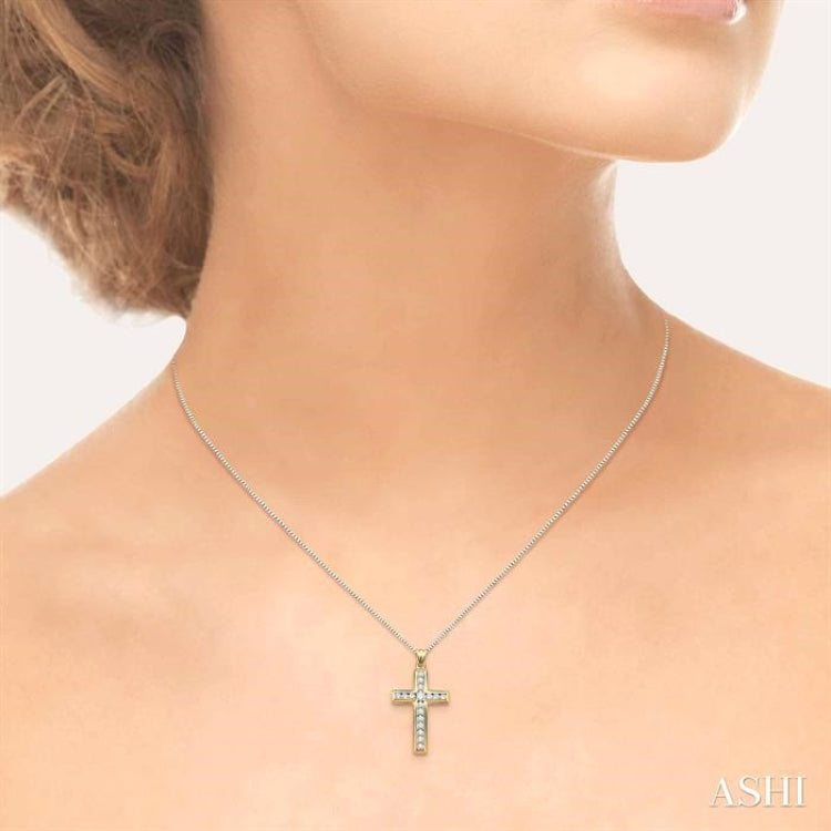 1 Ctw Round Cut Diamond Cross Pendant in 14K Yellow Gold with Chain 1 Ctw Round Cut Diamond Cross Pendant in 14K Yellow Gold with Chain