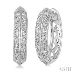 1/20 Ctw Round Cut Diamond Fashion Earrings in Sterling Silver 1/20 Ctw Round Cut Diamond Fashion Earrings in Sterling Silver
