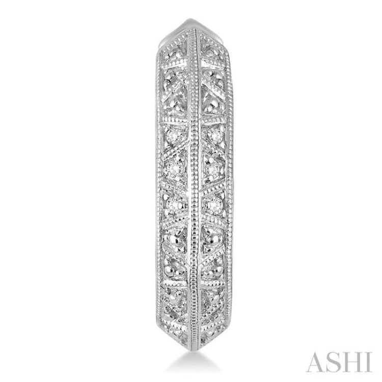 1/20 Ctw Round Cut Diamond Fashion Earrings in Sterling Silver 1/20 Ctw Round Cut Diamond Fashion Earrings in Sterling Silver