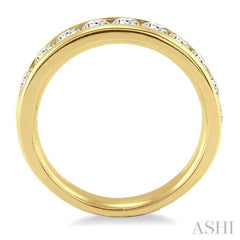 1/2 Ctw Round Cut Diamond Wedding Band in 14K Yellow Gold 1/2 Ctw Round Cut Diamond Wedding Band in 14K Yellow Gold