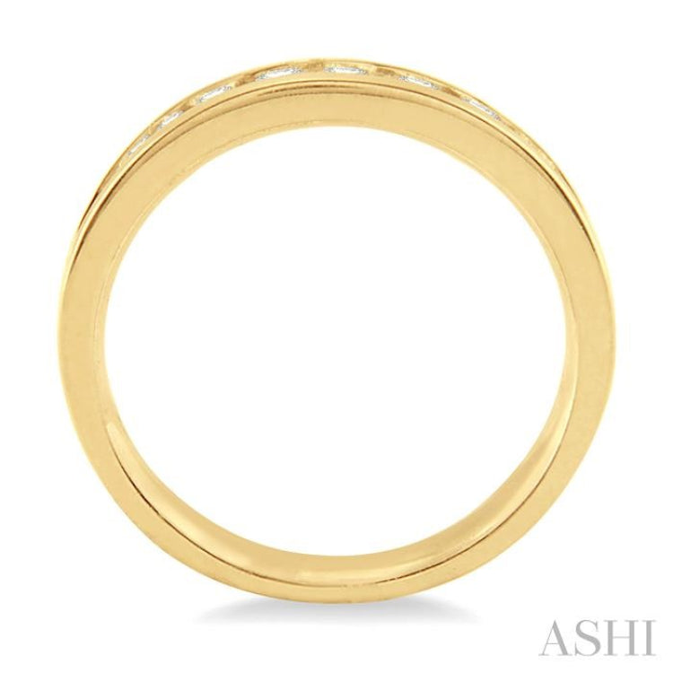 1/6 Ctw Round Cut Diamond Wedding Band in 14K Yellow Gold 1/6 Ctw Round Cut Diamond Wedding Band in 14K Yellow Gold