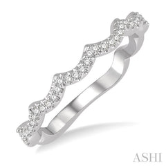 1/6 Ctw Wavy Pattern Round Cut Diamond Wedding Band in 14K White Gold 1/6 Ctw Wavy Pattern Round Cut Diamond Wedding Band in 14K White Gold