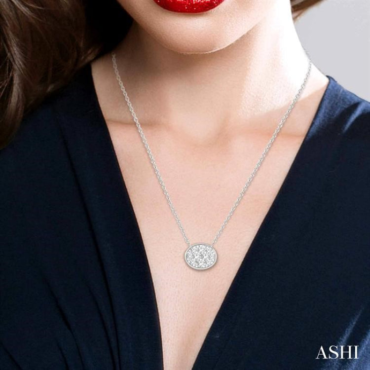 1/2 Ctw Oval Shape Lovebright Diamond Pendant With Chain in 14K White Gold 1/2 Ctw Oval Shape Lovebright Diamond Pendant With Chain in 14K White Gold