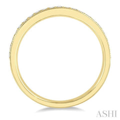 1/4 Ctw Round Cut Diamond Wedding Band in 14K Yellow Gold 1/4 Ctw Round Cut Diamond Wedding Band in 14K Yellow Gold