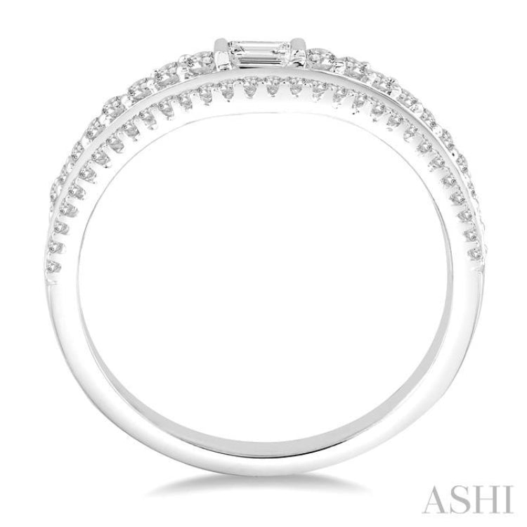 1/3 Ctw Step Shank Baguette Center Round Cut Diamond Wedding Band in 14K White Gold 1/3 Ctw Step Shank Baguette Center Round Cut Diamond Wedding Band in 14K White Gold