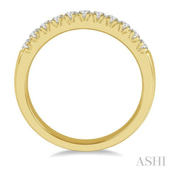 1/3 Ctw 11 Stone Round Cut Diamond Wedding Band in 14K Yellow Gold 1/3 Ctw 11 Stone Round Cut Diamond Wedding Band in 14K Yellow Gold