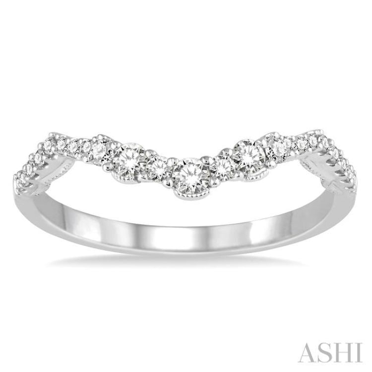 1/4 Ctw Garland Round Cut Diamond Wedding Band in 14K White Gold 1/4 Ctw Garland Round Cut Diamond Wedding Band in 14K White Gold