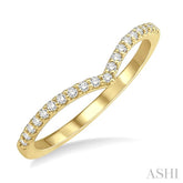 1/10 Ctw Chevron Center Round Cut Diamond Wedding Band in 14K Yellow Gold