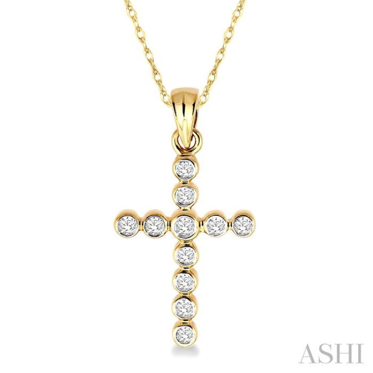 1/4 Ctw Round Cut Diamond Cross Pendant in 14K Yellow Gold with Chain 1/4 Ctw Round Cut Diamond Cross Pendant in 14K Yellow Gold with Chain