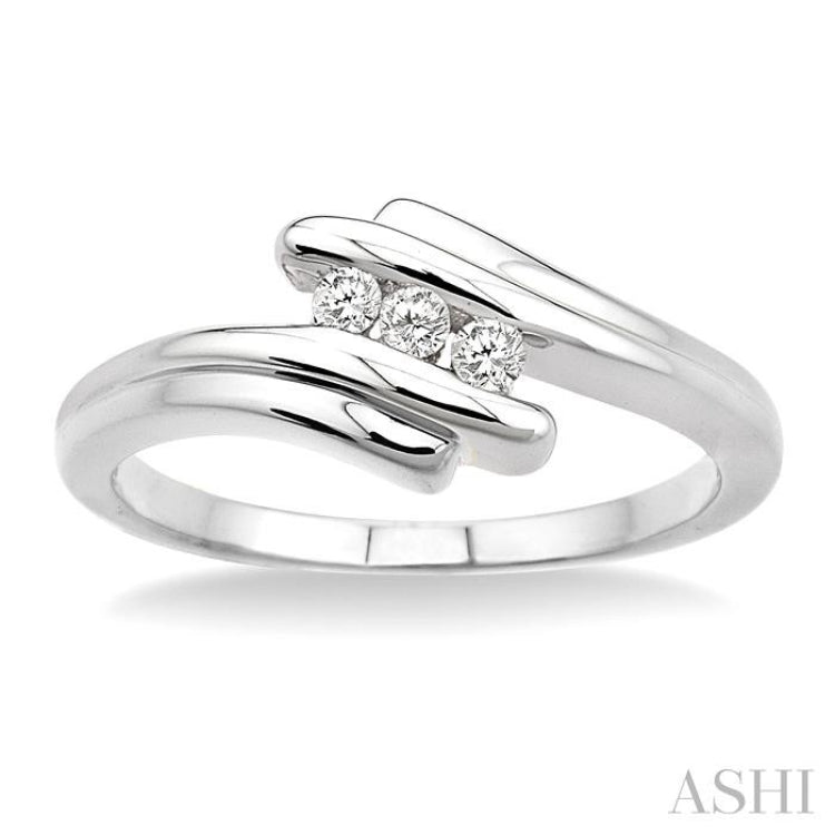 1/10 ctw Round Cut Diamond Ring in Sterling Silver 1/10 ctw Round Cut Diamond Ring in Sterling Silver