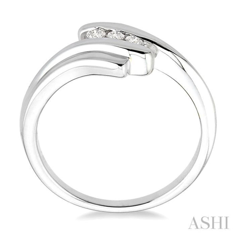 1/10 ctw Round Cut Diamond Ring in Sterling Silver 1/10 ctw Round Cut Diamond Ring in Sterling Silver